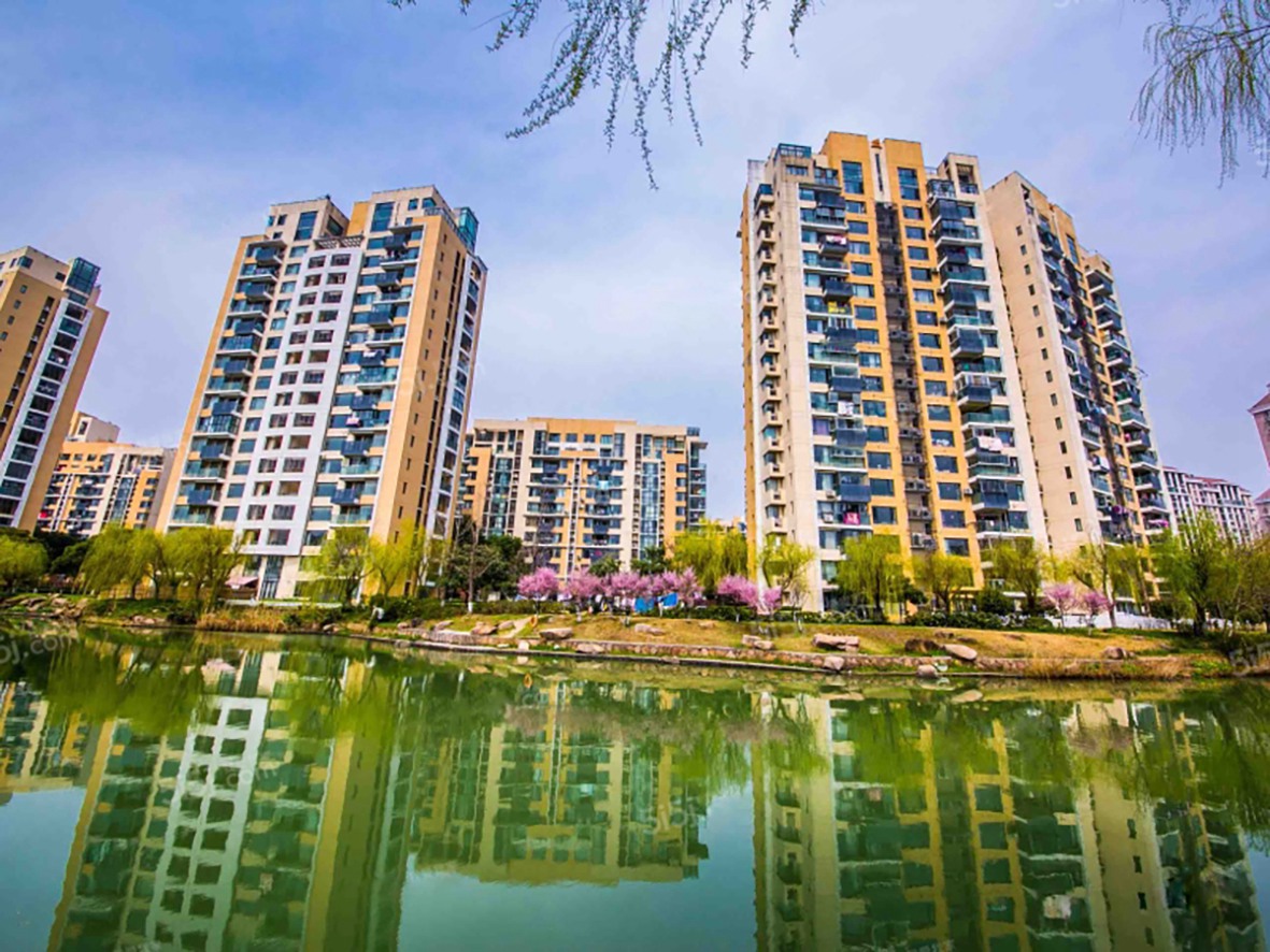 Donghu County Apartment Complex